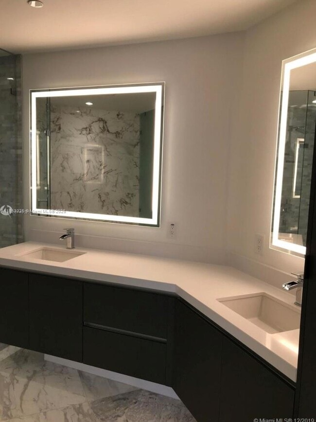 Building Photo - 851 NE 1st Ave