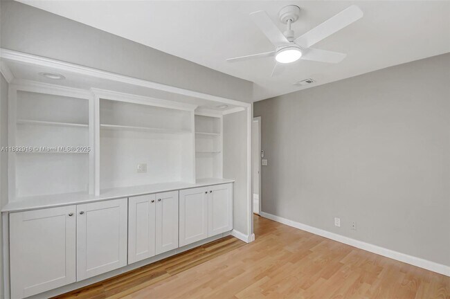 Building Photo - 320 NW 51st Ct