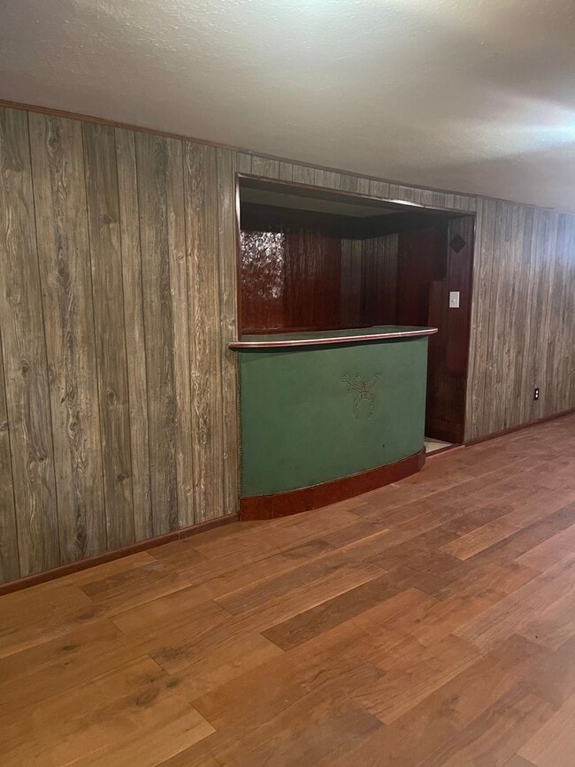 Building Photo - Section 8 Welcome