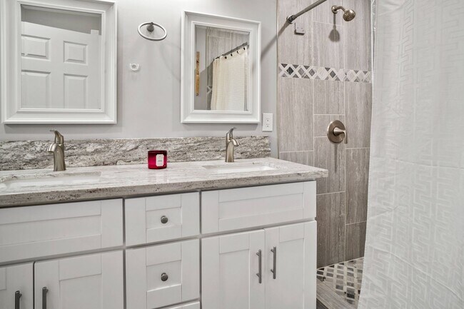 Building Photo - 4 Bed | 2.5 Bath Home in Spring Valley with Detached Office Suite!