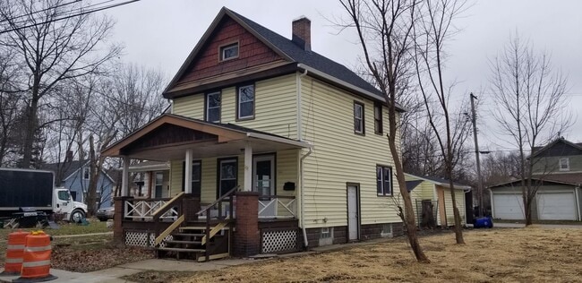 Building Photo - Brooklyn Centre neighborhood - 3  bedroom/...