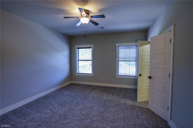 Building Photo - 3 br, 3.5 bath Townhome - 1304 Essex Manor...