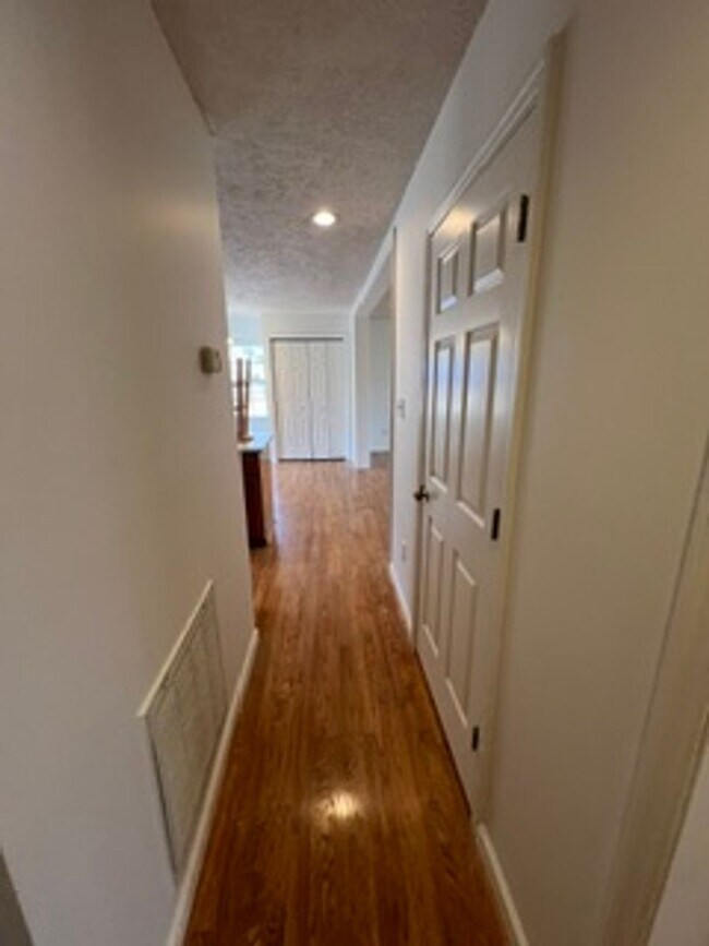 Building Photo - Single family home located in southern Rockbridge County