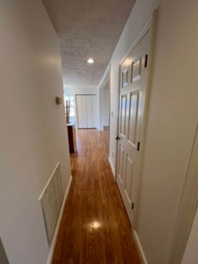 Building Photo - Single family home located in southern Rockbridge County minutes from I81