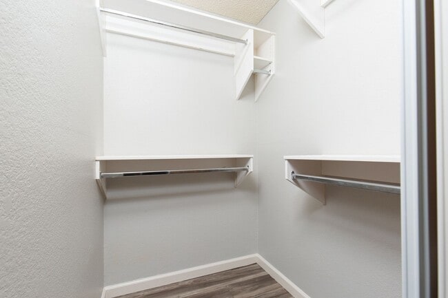 Building Photo - Second story unit overlooking pool in luxury Canyon Gate guard gated community