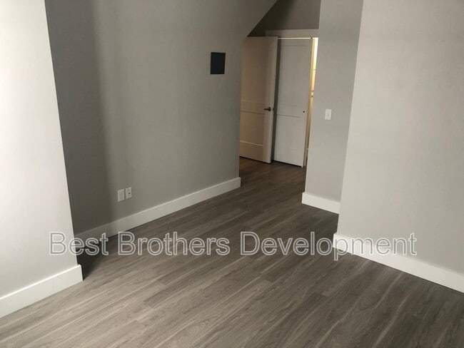 Building Photo - 4779 South Park Ave