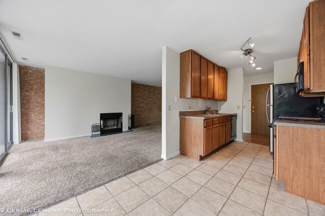 Building Photo - 5950 Oakwood Dr