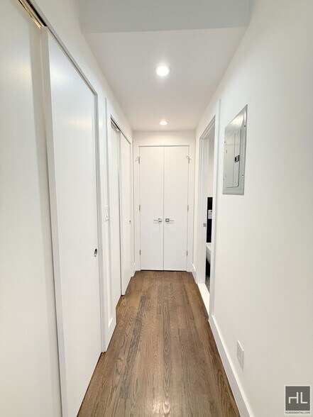 Building Photo - RENT STABILIZE  1 BED 2BATH with washer and dryer - WEST END AVENUE