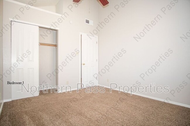 Building Photo - 7317 Luz De Lumbre Ave