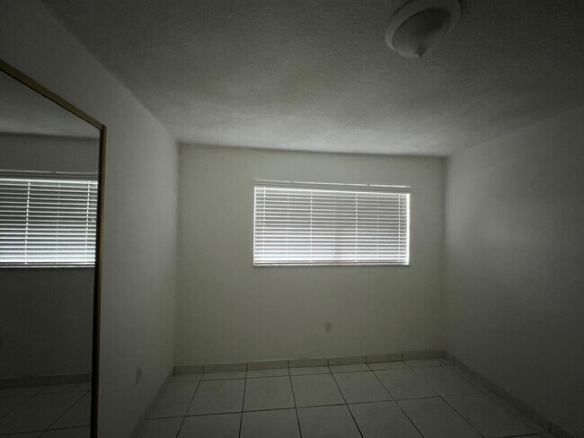 Building Photo - 2498 SW 17th Ave