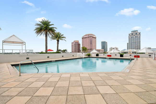Building Photo - 529 S Flagler Dr
