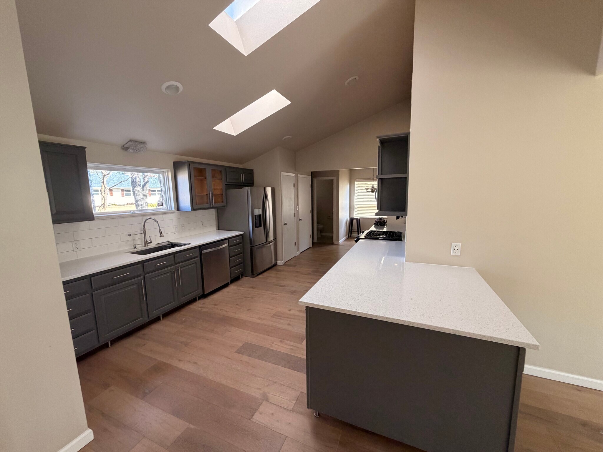 Large kitchen with breakfast nook, utility closet and stainless steel appliances - 3414 Winged Foot Ct