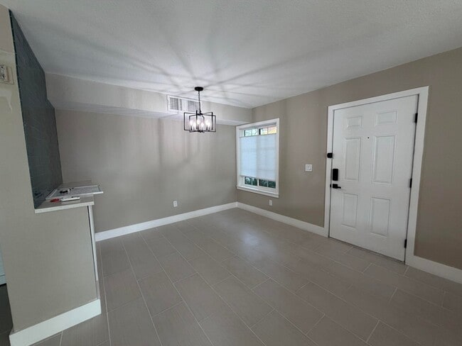 Building Photo - 117 Yacht Club Way