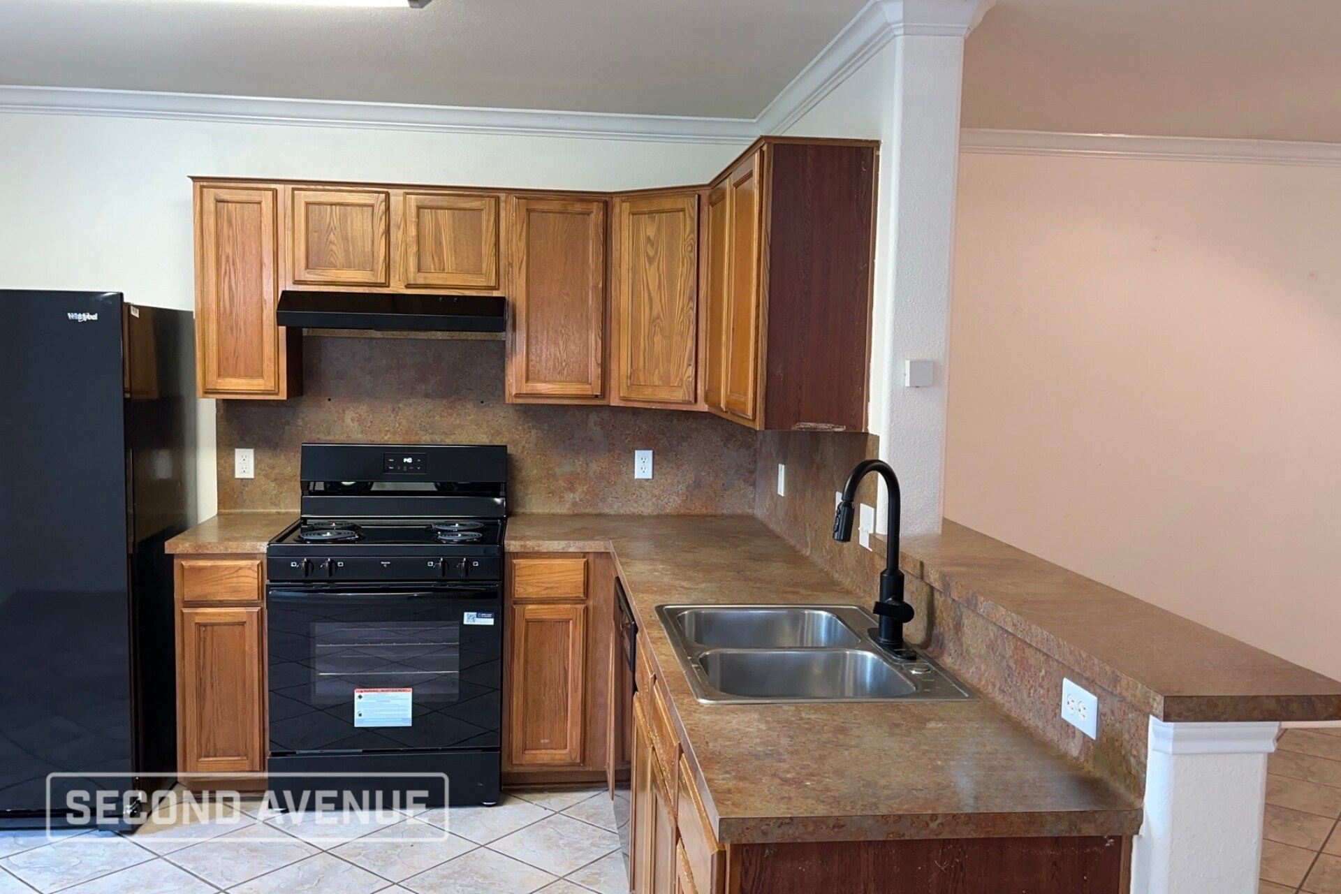 Building Photo - 2201 Encino Dr