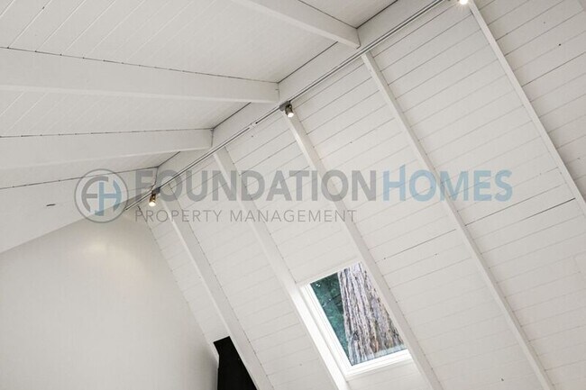 Building Photo - 232 Miller Ave