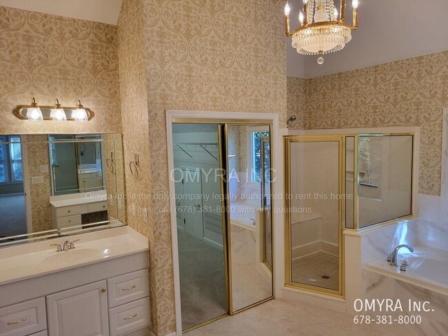 Building Photo - Gorgeous 5 Bedroom House in Peachtree Corners!