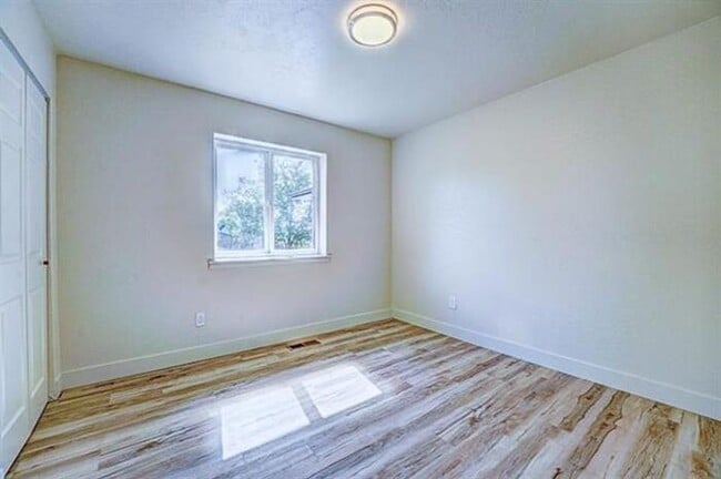 Building Photo - Stunning home in highly sought neighborhood!