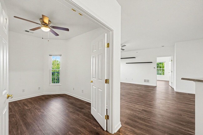 Building Photo - 961 Mistflower Ln