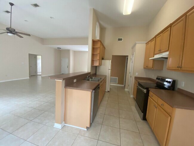 Building Photo - 2360 Crescent Rd