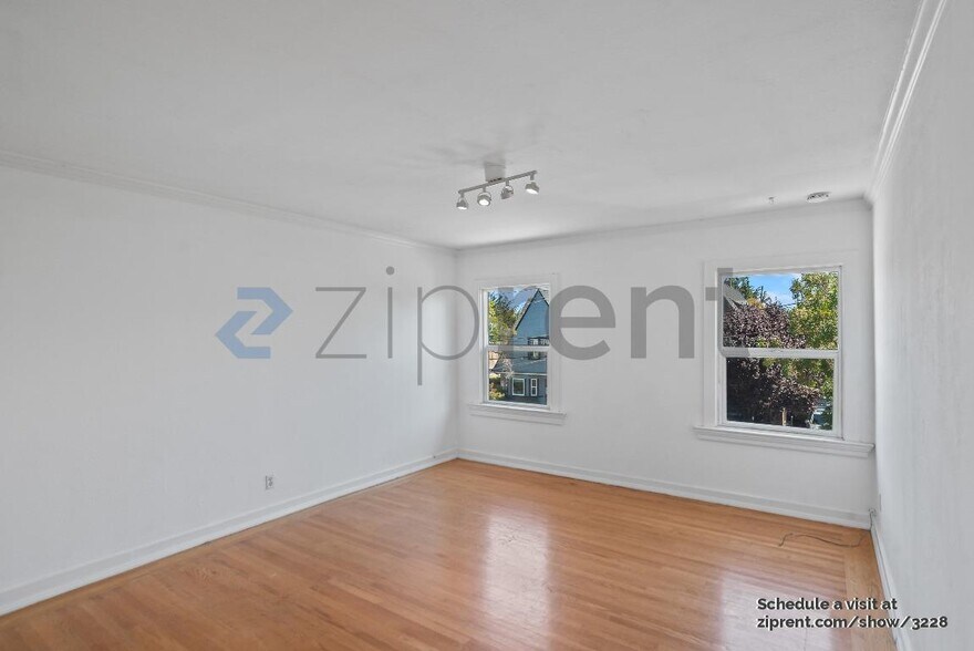 Building Photo - 928 60th St