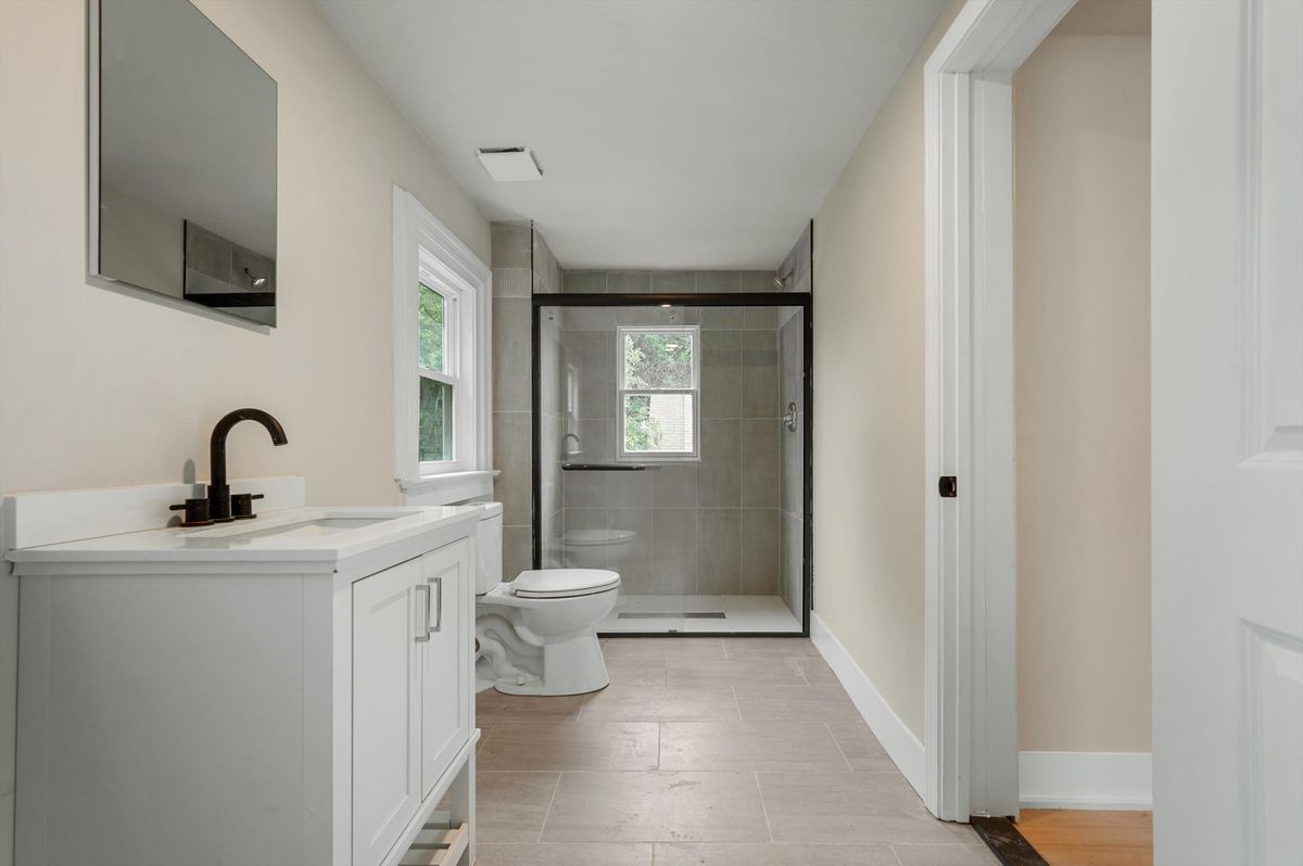 Building Photo - 553 Highland Ave