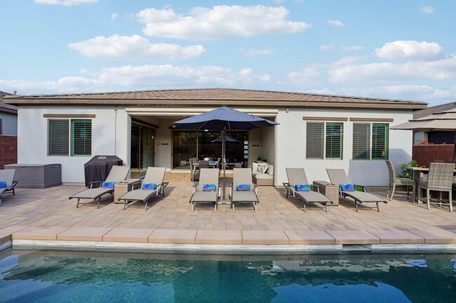 Building Photo - 51725 Pinnacle Vis Dr