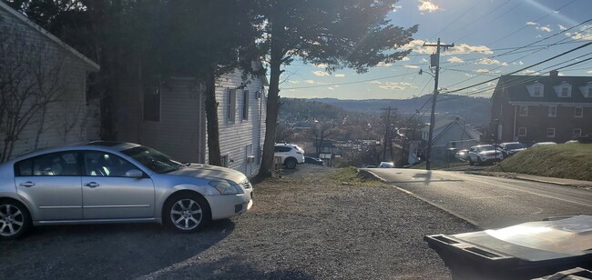 Building Photo - 806 Price St