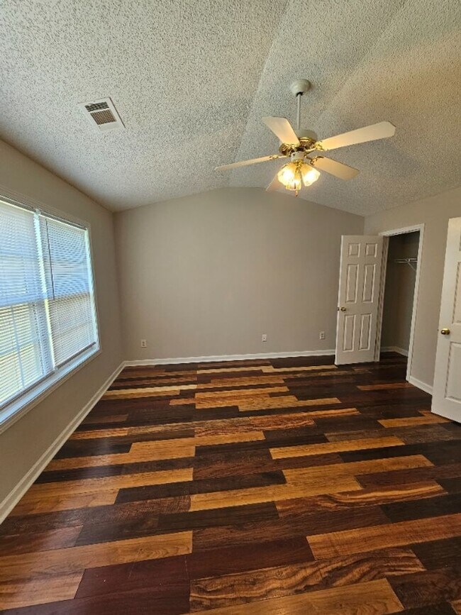 Building Photo - 1300 Maple Valley Ct