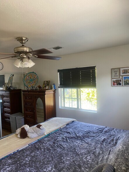 Building Photo - 535 N Yucca Ridge Rd