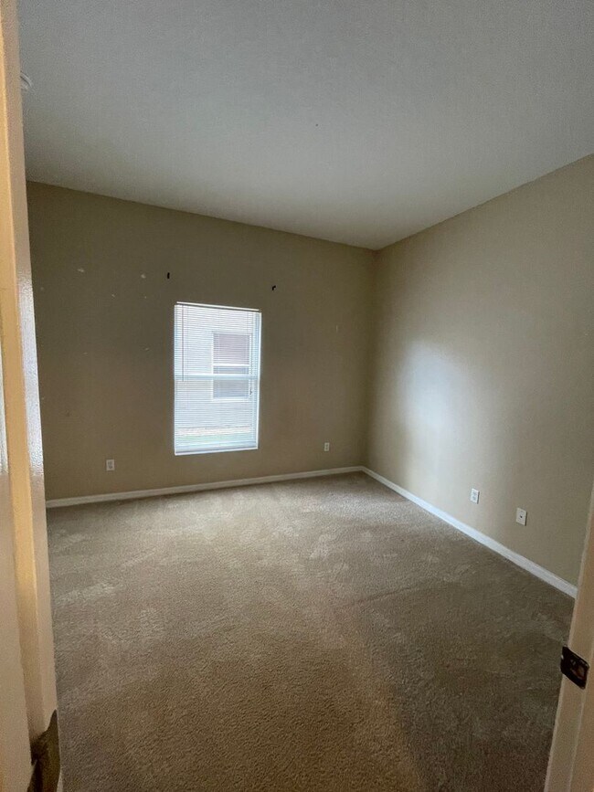Building Photo - Home For Rent in Gated Stonebrook Neighbor...
