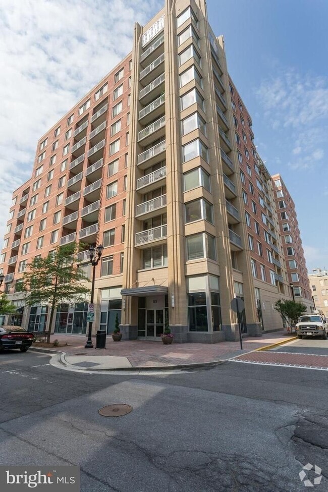 Building Photo - Modern 1BR Condo at The Phoenix with Premi...