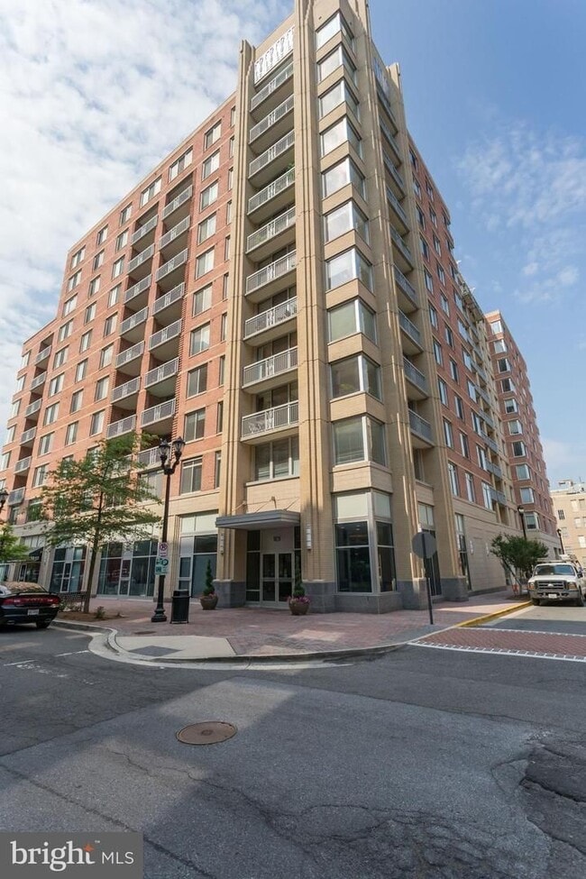Primary Photo - 1 bedroom 1 Bath - Highrise Luxury Living ...
