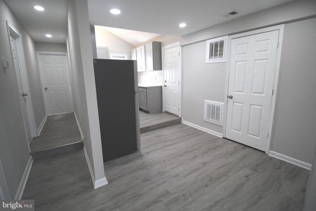 Building Photo - 5522 Addison Rd