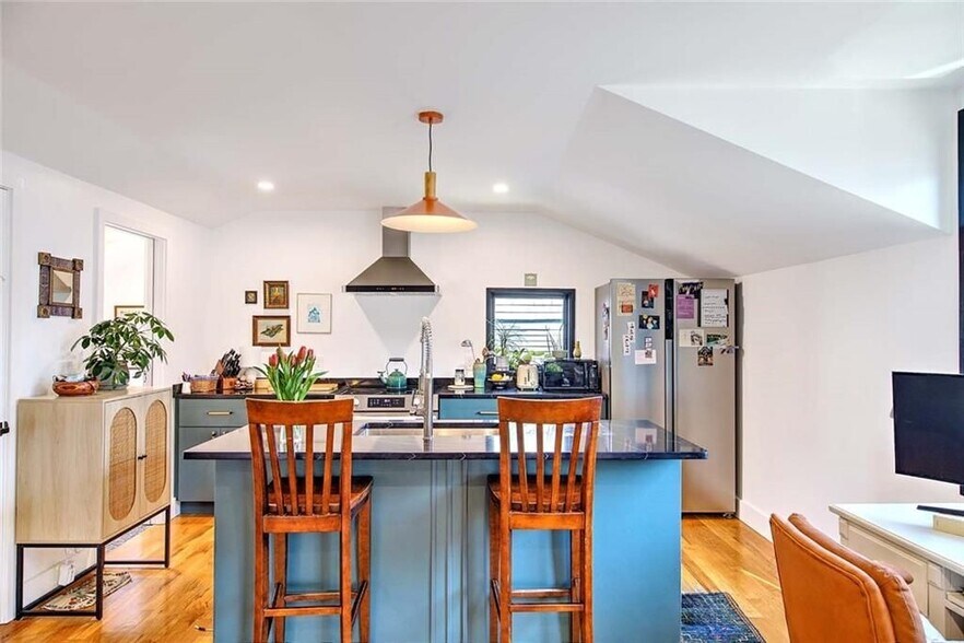 Building Photo - 37 Ring St