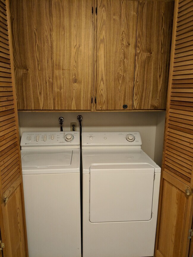 Building Photo - Great Condo in WeHo for Rent