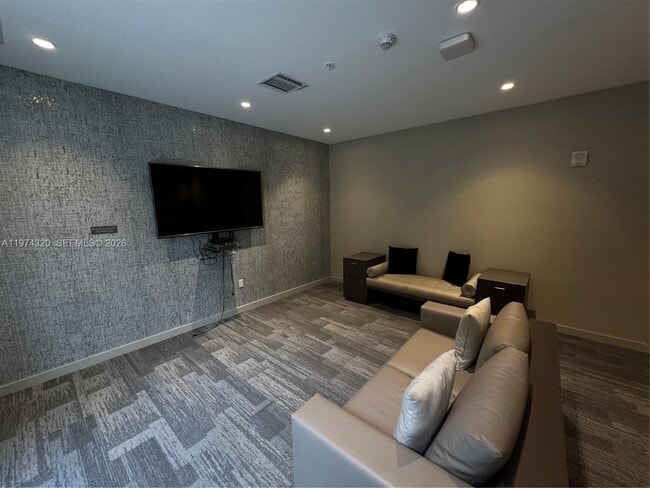 Building Photo - 1010 SW 2nd Ave