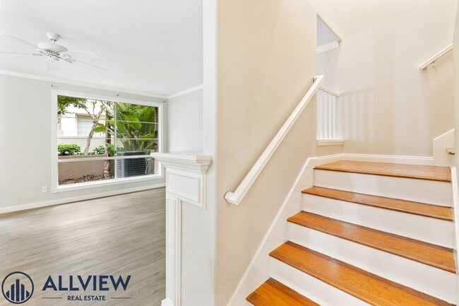 Building Photo - Updated 3 Bed, 2.5 Bath Home Available in ...