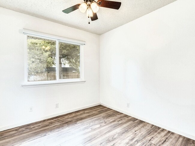 Building Photo - Charming 4BR / 2BA Home Featuring Fireplace, White Cabinets & Big Tree