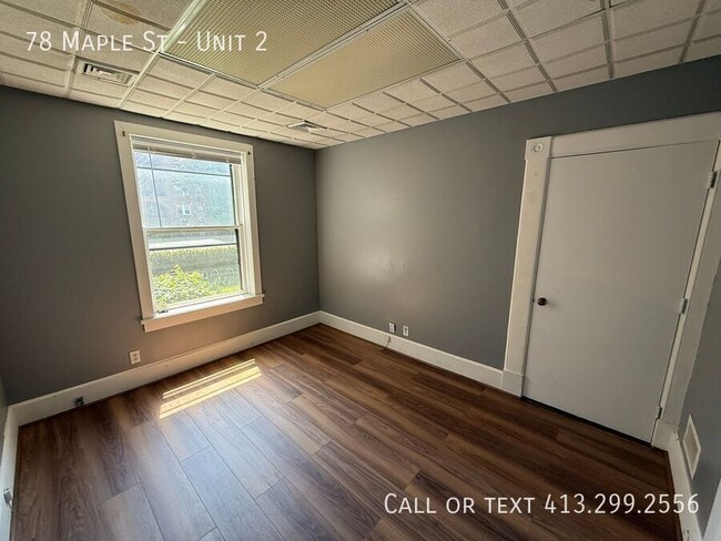 Building Photo - 78 Maple St