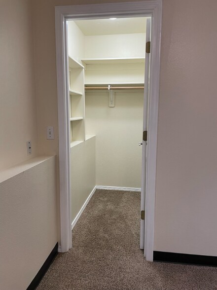 Building Photo - 8918 Birch Park Cir