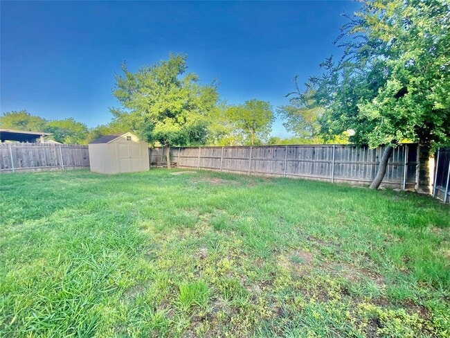 Building Photo - 196 Unity