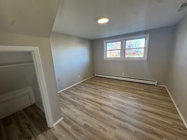 Building Photo - 2215 Saratoga Ave