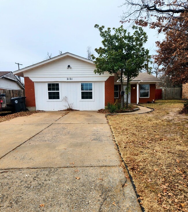 Primary Photo - Charming 5 Bedroom House Bethany Oklahoma