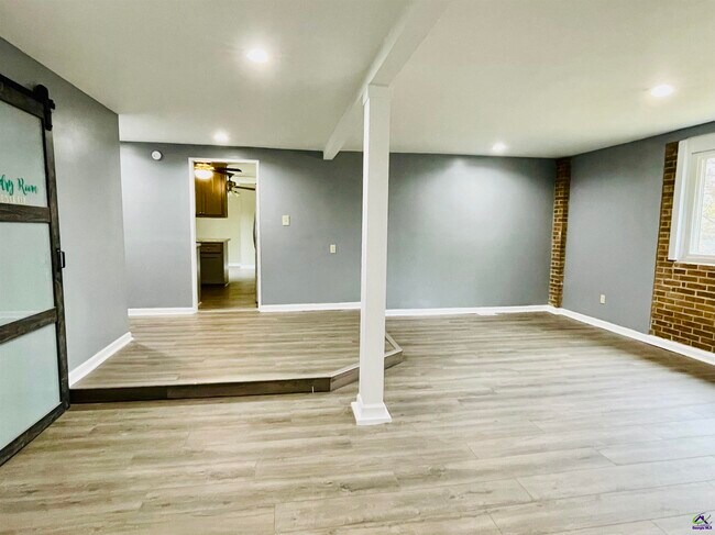 Building Photo - 107 Evelyn Dr