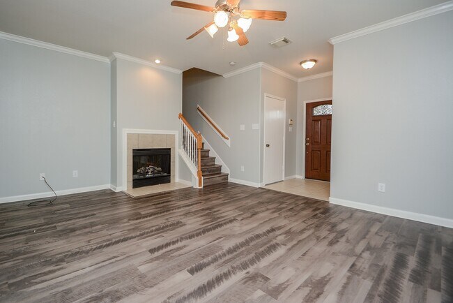 Building Photo - 16102 Limestone Lake Dr