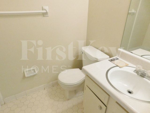 Building Photo - 3034 Oak Allee St