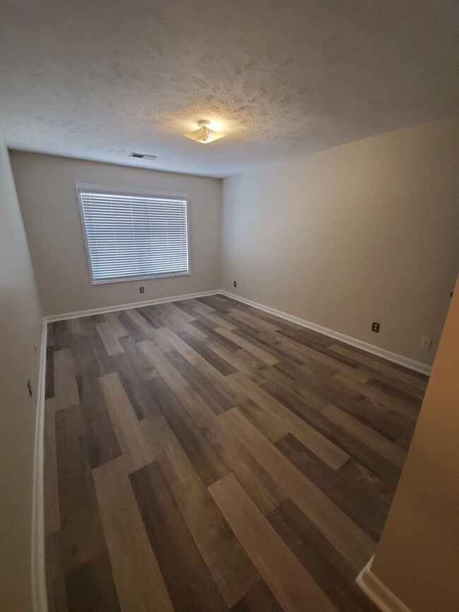 Building Photo - 672 Bartons Landing Pl