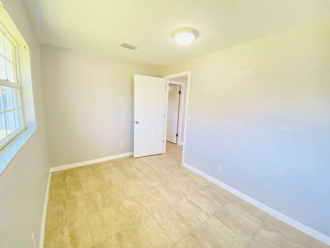 Building Photo - Beautiful 3 Bedroom House in Quiet Ormond Beach Neighborhood