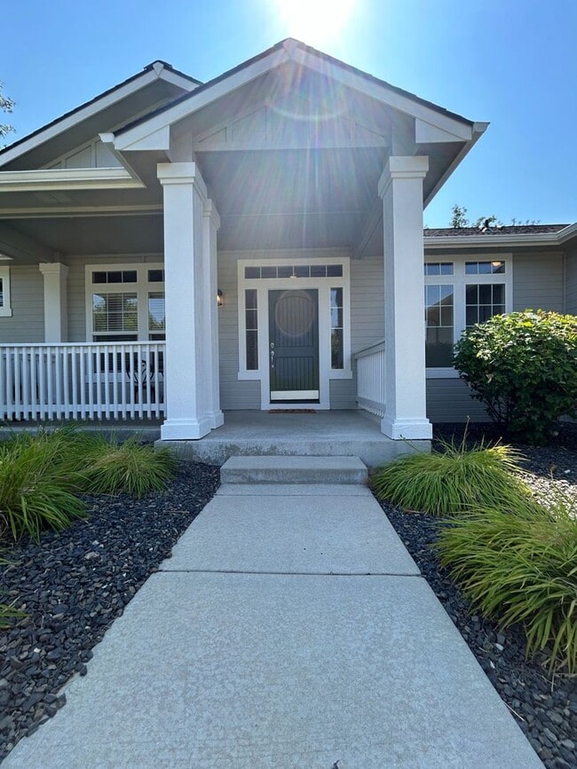 Primary Photo - Impressive Home w/ 6 Bedrooms, Full Finish...