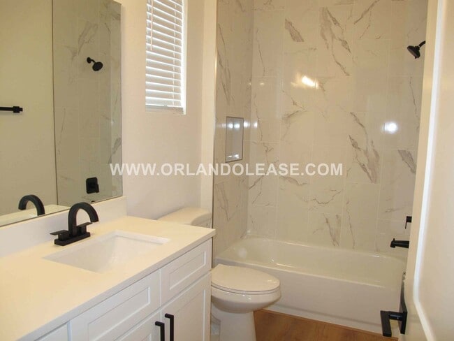 Building Photo - Beautiful 3/3.5 Townhome in the SODO area of Orlando